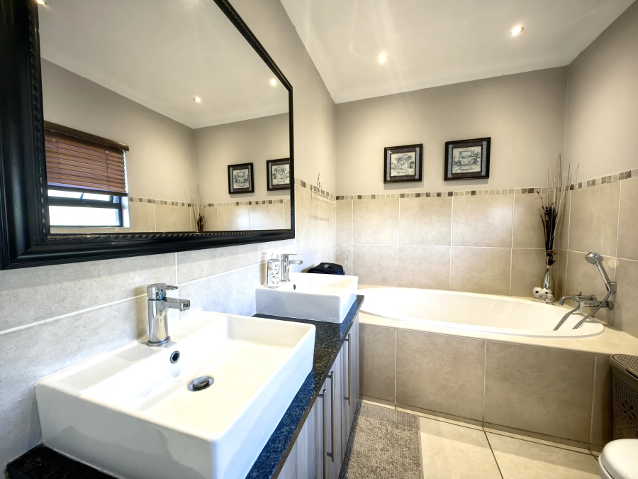 3 Bedroom Property for Sale in Boschdal North West